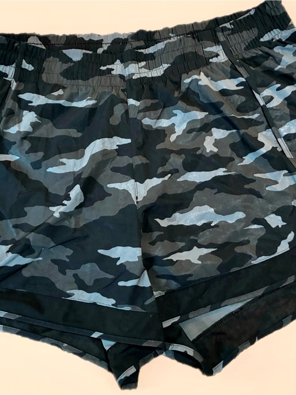 Athleta Mesh Racer Run Mid Rise 4" Short
